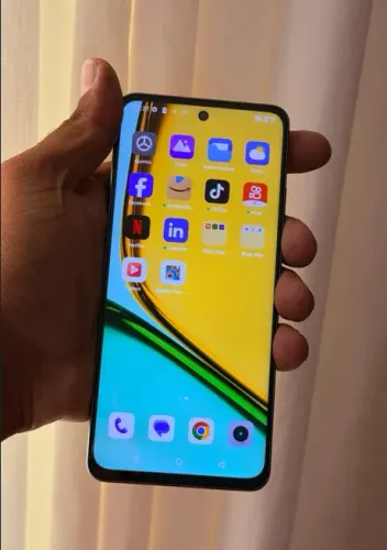 Realmi C67