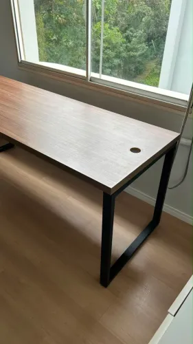 Mesa de Escritorio Kapedberg 1,90m - Escrivaninha, pés em metal - estilo industrial