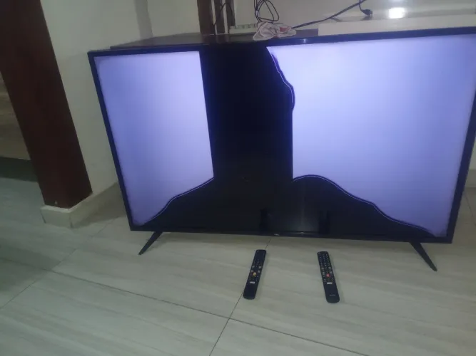 TV esmart 50poleg retirada de peças valor 200$..