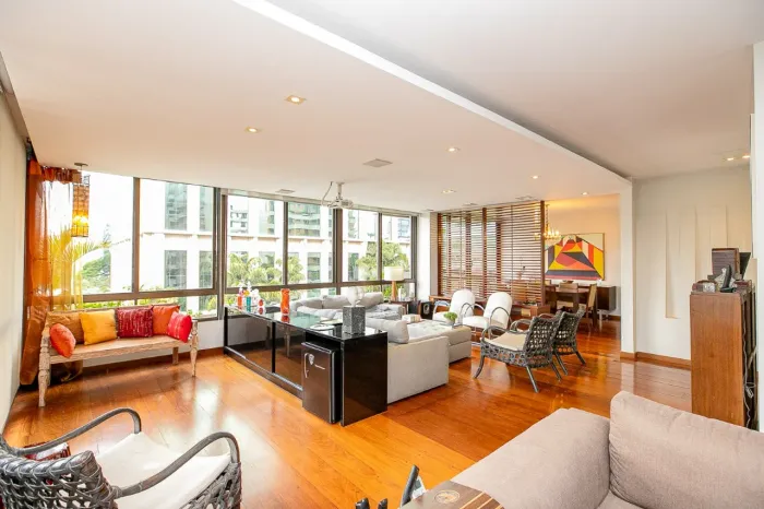 Apartamento para venda e locação em Itaim Bibi com 3 quartos, sendo 3 suítes , 225m²