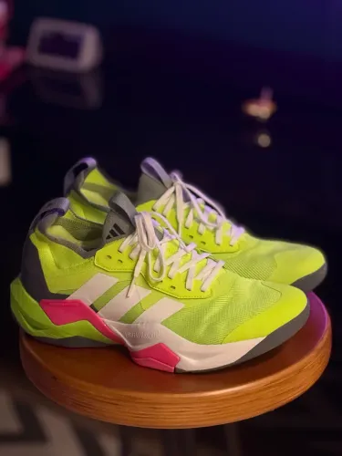 Tênis Adidas tamanho 42