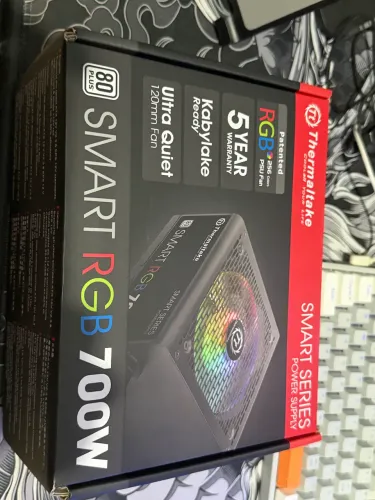 Fonte 700W Thermaltake RGB