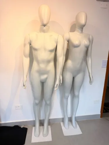 Vendo manequim masculino e feminino dupla