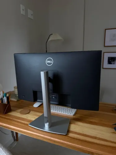 Monitor com hub USB-C Dell Pro 27 Plus - P2725HE e Webcam 