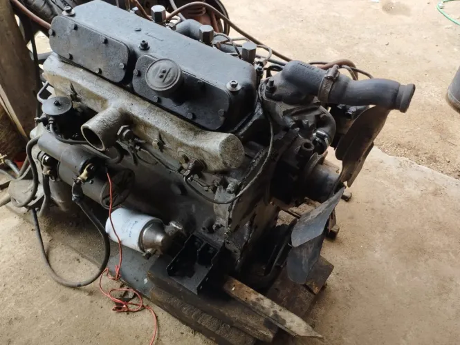 Motor perkis 4 cilindros 