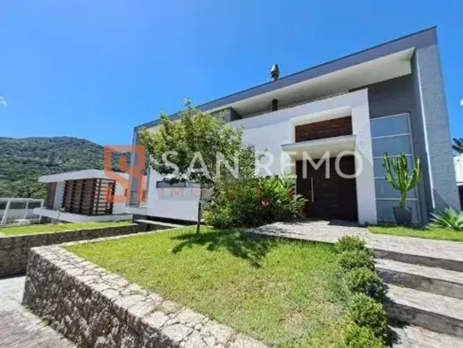 Itacorubi | Casa 4 quartos, sendo 2 suites
