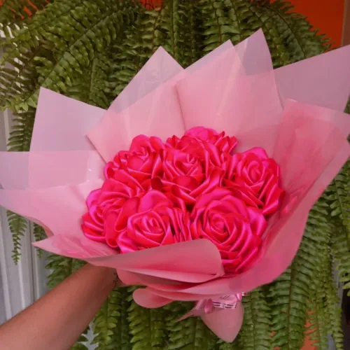 Faço rosas de cetim por encomenda 