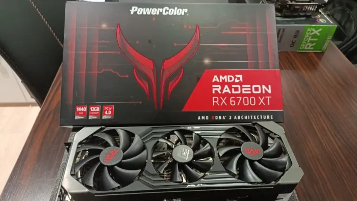 Placa de Vídeo AMD Radeon RX 6700 XT 12GB - Impecável (Nunca Usada para Mineração!)