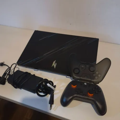 Acer Nitro V15 16 gb RAM DDR5 Intel core i5 H 512 gb SSD RTX 2050 + Gamesir T4 Nova Lite