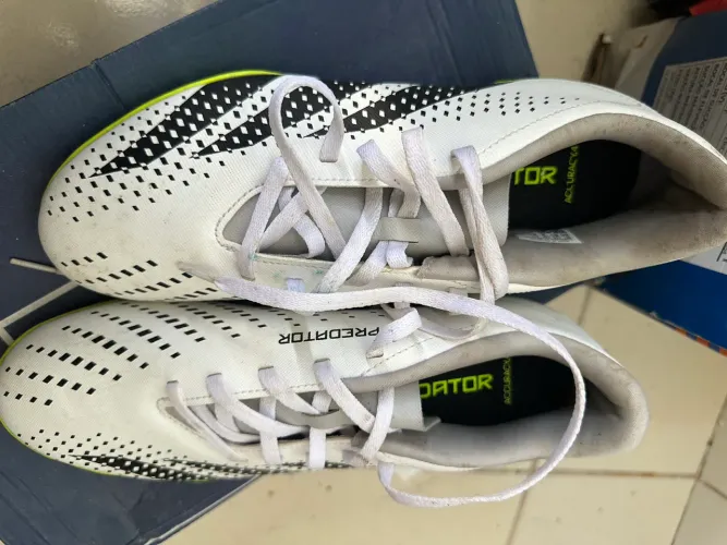 Chuteira da Adidas