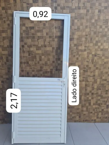 Porta alumínio branco 0,92 X 2,17 ( lado direito)