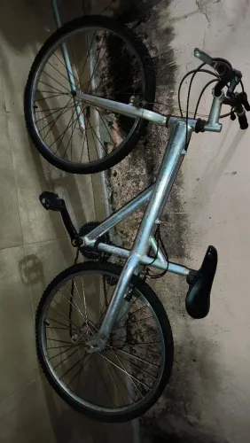 Bicicleta de alumínio aro 24
