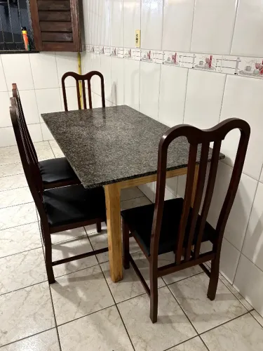 Mesa de jantar retangular madeira e granito