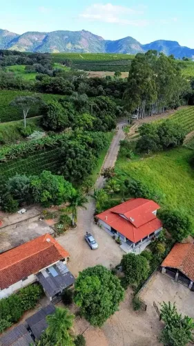 Excelente sítio em Andradas MG, Medindo 2 alqueires paulistas, com 2 casas, açude, cafés