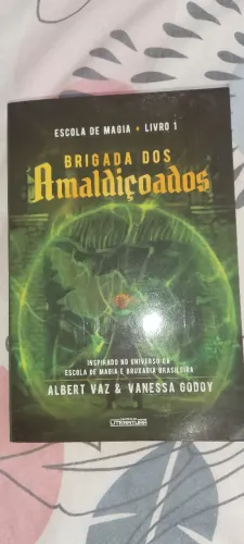 Livro Brigada dos Amaldiçoados