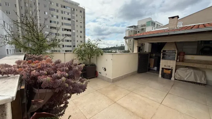 Vendo excelente cobertura 3 quartos suite e 1 vaga no Bairro Castelo