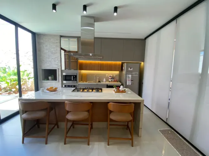 CASA MODERNA COM PISCINA ZONA SUL A VENDA