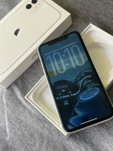 iPhone 11 com caixa .