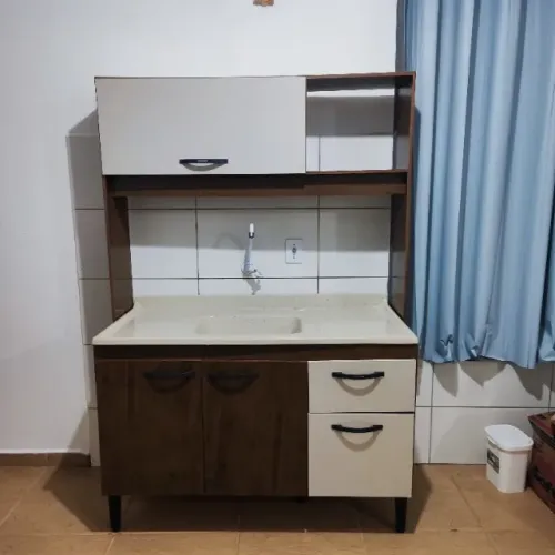 Armário de cozinha e cuba da pia