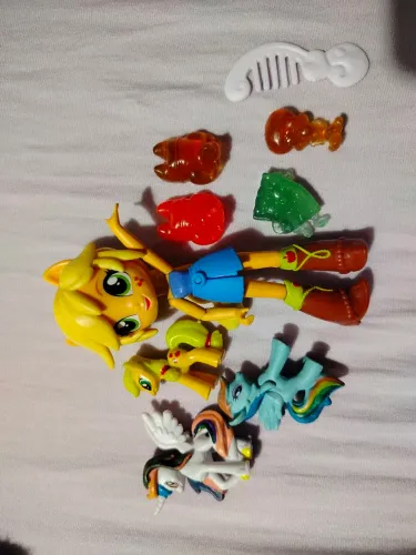 My Little Pony EG Mini Applejack com miniaturas