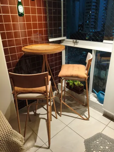 Conjunto Mesa Bistrô Alta com 2 Cadeiras / Banquetas (Ideal para Varanda)