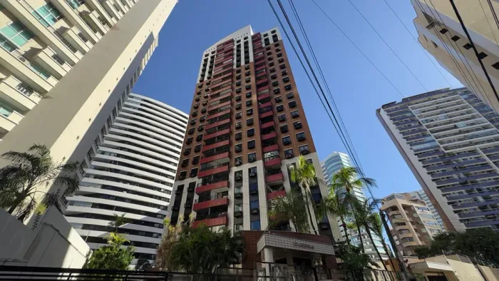 Apartamento com 2 quartos no Meireles próximo à Beira-Mar e serviços essenciais