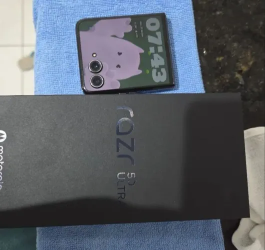 Moto Razr 50 ultra 