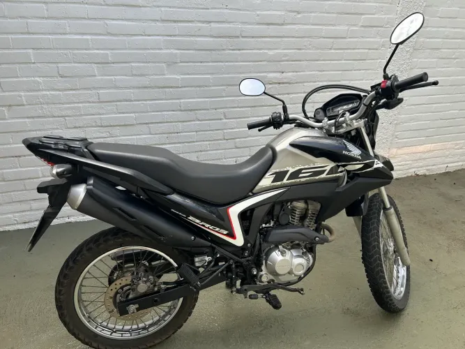 Vendo Bros 2021 com 10.600km rodados