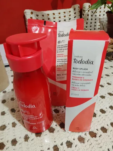 1Hidratante corporal mais um refil de hidratante corporal e 1 body splash 
