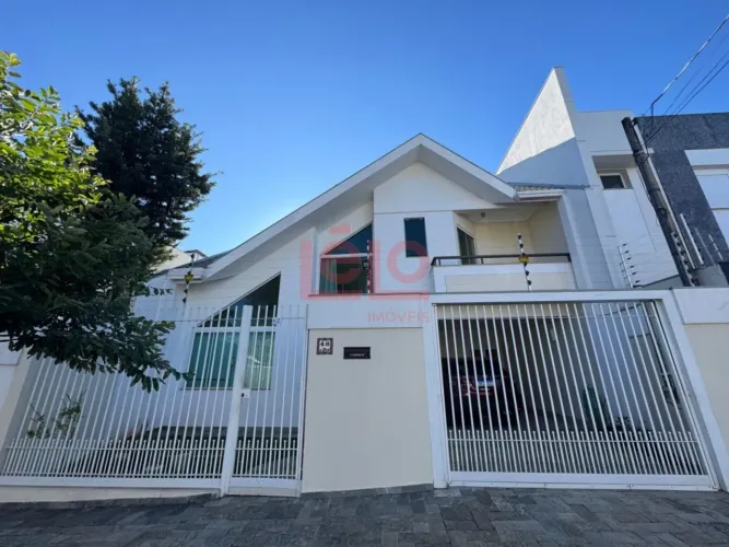 Sobrado com 3 quartos à venda por R$ 980000.00, 212.69 m2 - ZONA 06 - MARINGA/PR