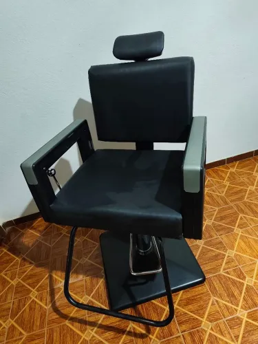 !!!OPORTUNIDADE ÚNICA!!! Cadeira profissional para Barbeiro/Cabeleireiro