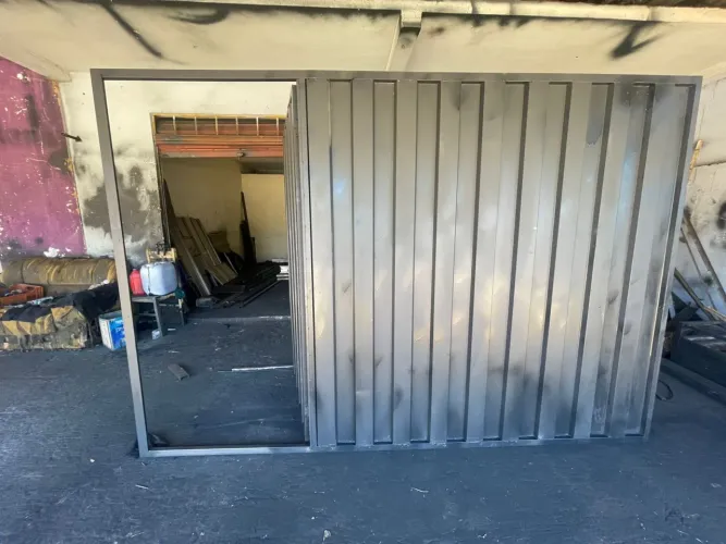 Portão semi novo, instalado