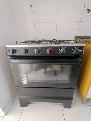 Fogão de 6 bocas elétrico da  Esmaltec