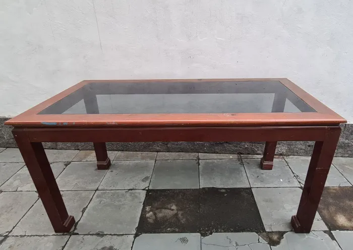 Mesa de jantar de mogno maciço e tampo de vidro