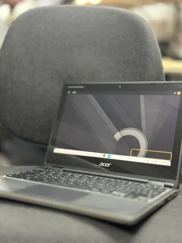 Chrome book Acer  Totalmente funcional Chama no zap: *