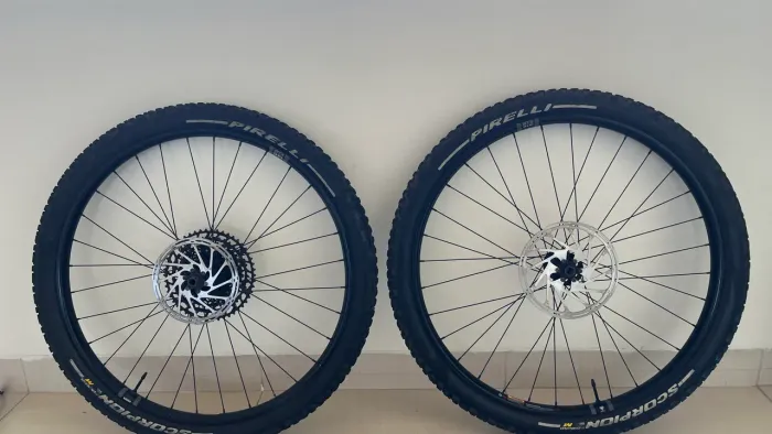 RODAS WTB I30 (acompanha pneus e cubos) 