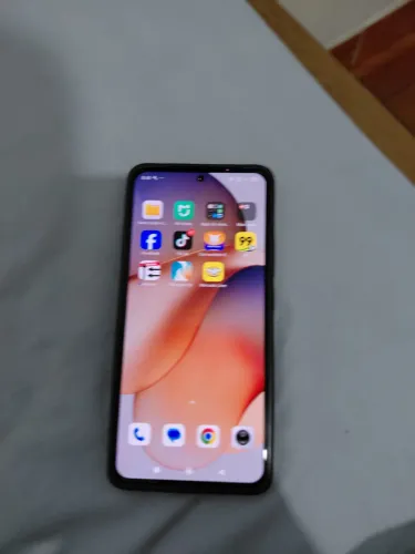 Vendo um celular Xiaomi Redmi 13 seminovo 