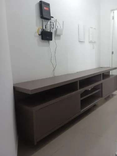 Rack com painel em MDF.