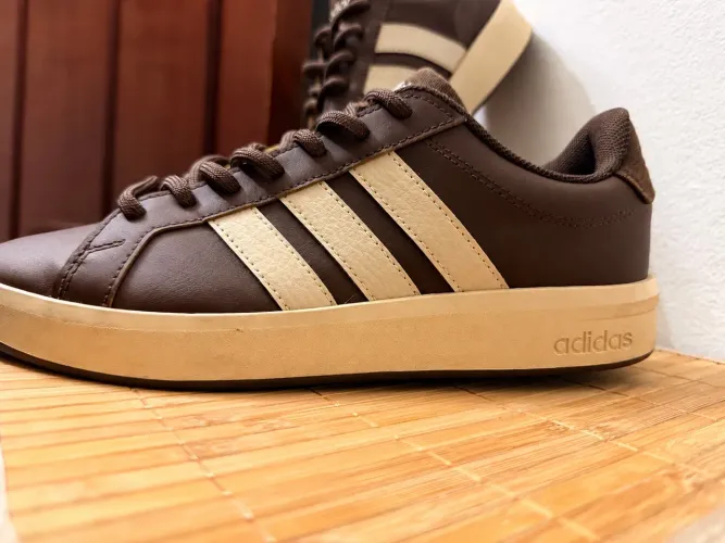 Tênis Adidas Original Marrom ? Tam. 38