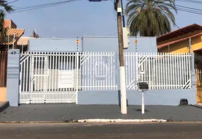 EXCELENTE CASA COMERCIAL