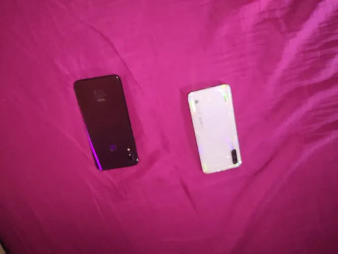 2 Celulares funcional e 1 com tela quebrada