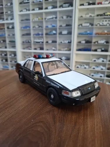 Miniatura Police Greenlight 1/24 Ford Crown VictoriaTexas Highway Patrol State Trooper 