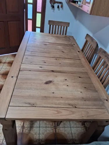 Mesa de madeira rústica à venda