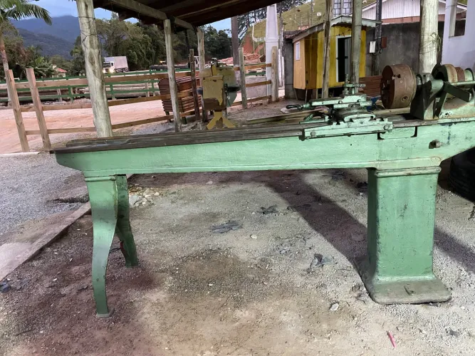 Torno mecânico antigo de ferro raridade 