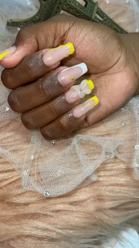 Alongamento de unhas 