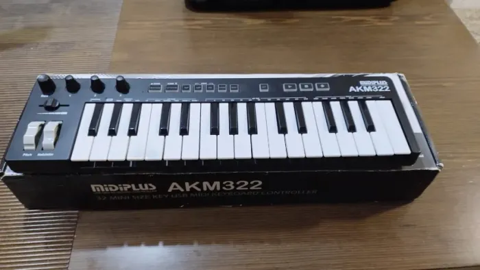 Teclado Controlador MIDI USB MIDIPLUS AKM322