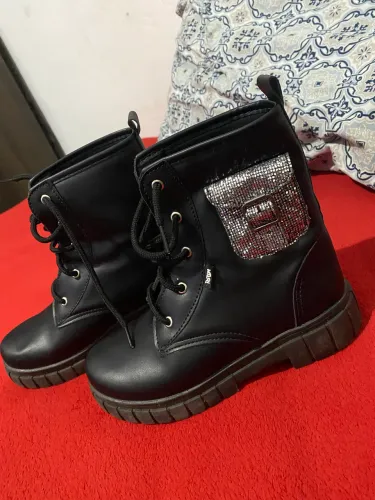 Vendo essa bota infantil nova (tamanho 32 