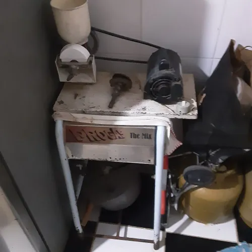 Amassadeira ralador de queijo e máquina de moer feijão pra acaraje