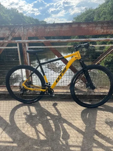 Bicicleta aro29 quadro 21 peças GTS freio a óleo