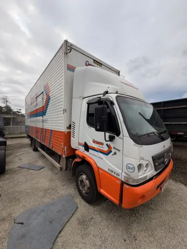 Vendo accelo 1016 automático ano 2023